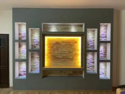 Aménagement intérieur en plaques de plâtre avec niches éclairées (photo 24)