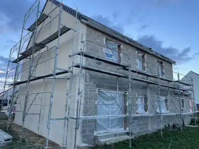 Ravalement de façade en cours, échafaudage (1/4)