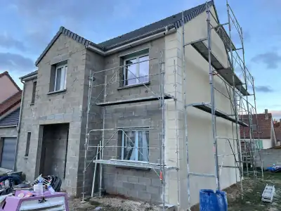 Ravalement de façade en cours, échafaudage (2/4)